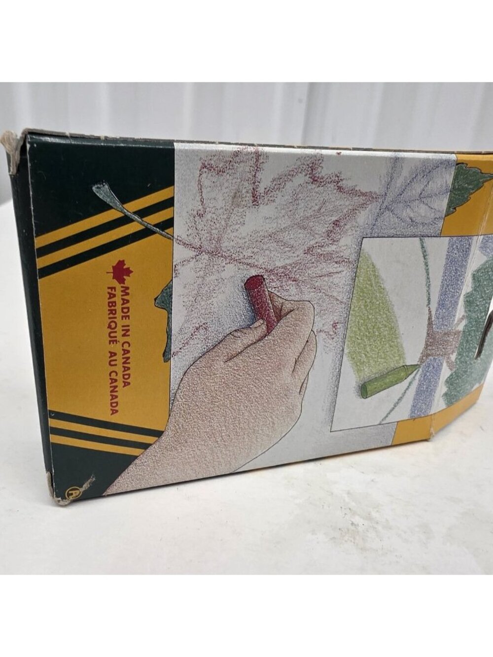 Vintage Crayola Crayons 24 Colours Box BS90 Made in Canada Non-Toxic Art - Picture 10 of 11